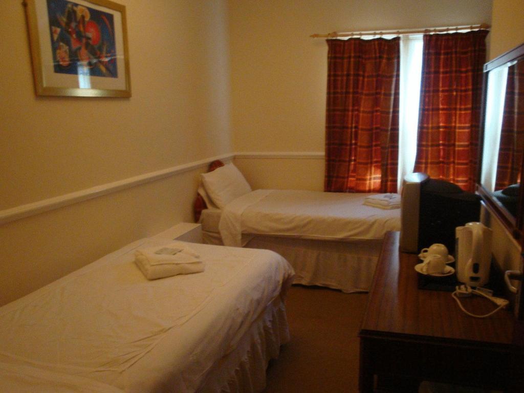 Garden Lodge Hotel 레치워스 객실 사진